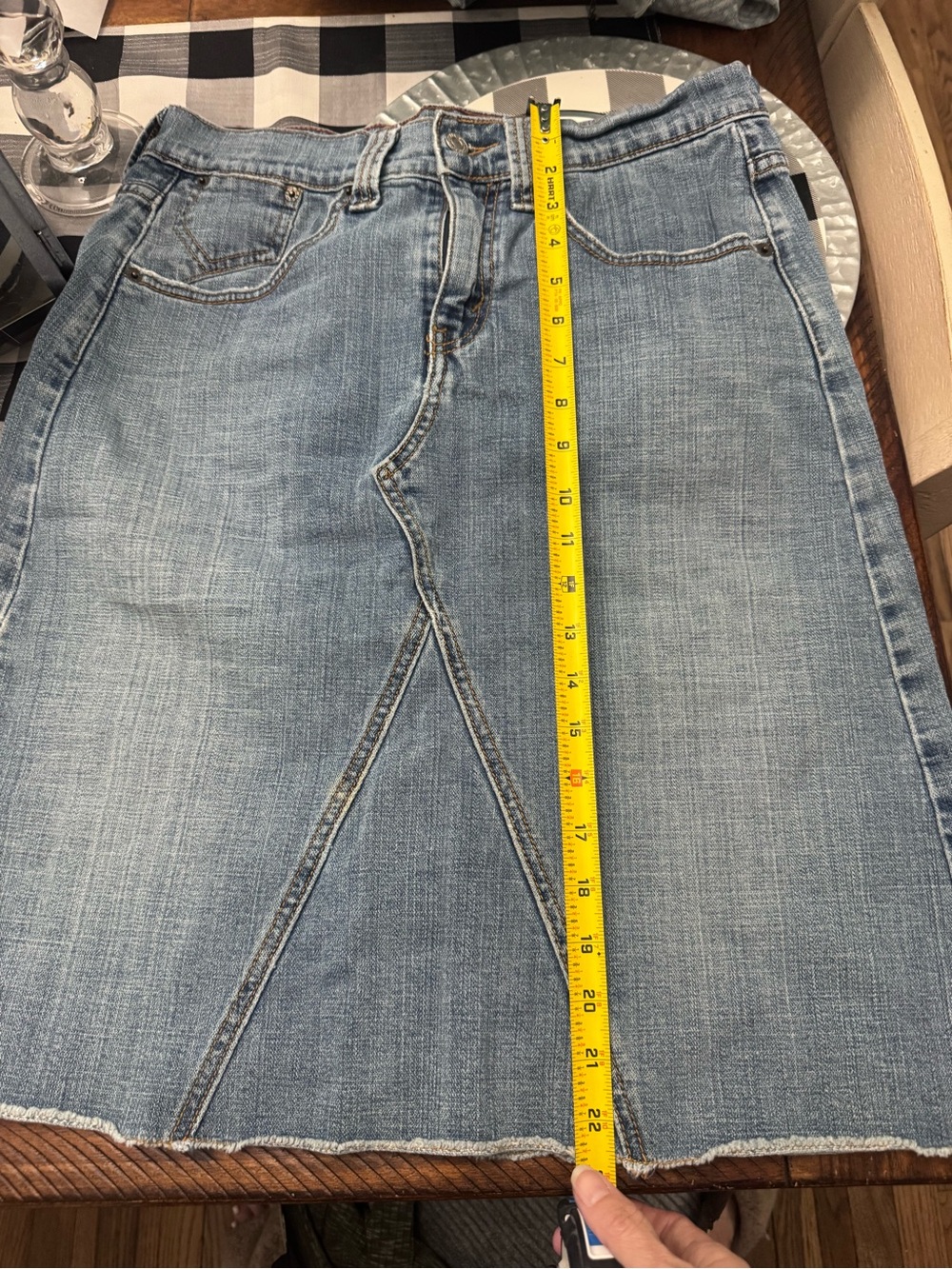 Women’s Levi’s Denim Skirt With Raw Hem Front Seam Detail size 10 - Picture 7 of 8